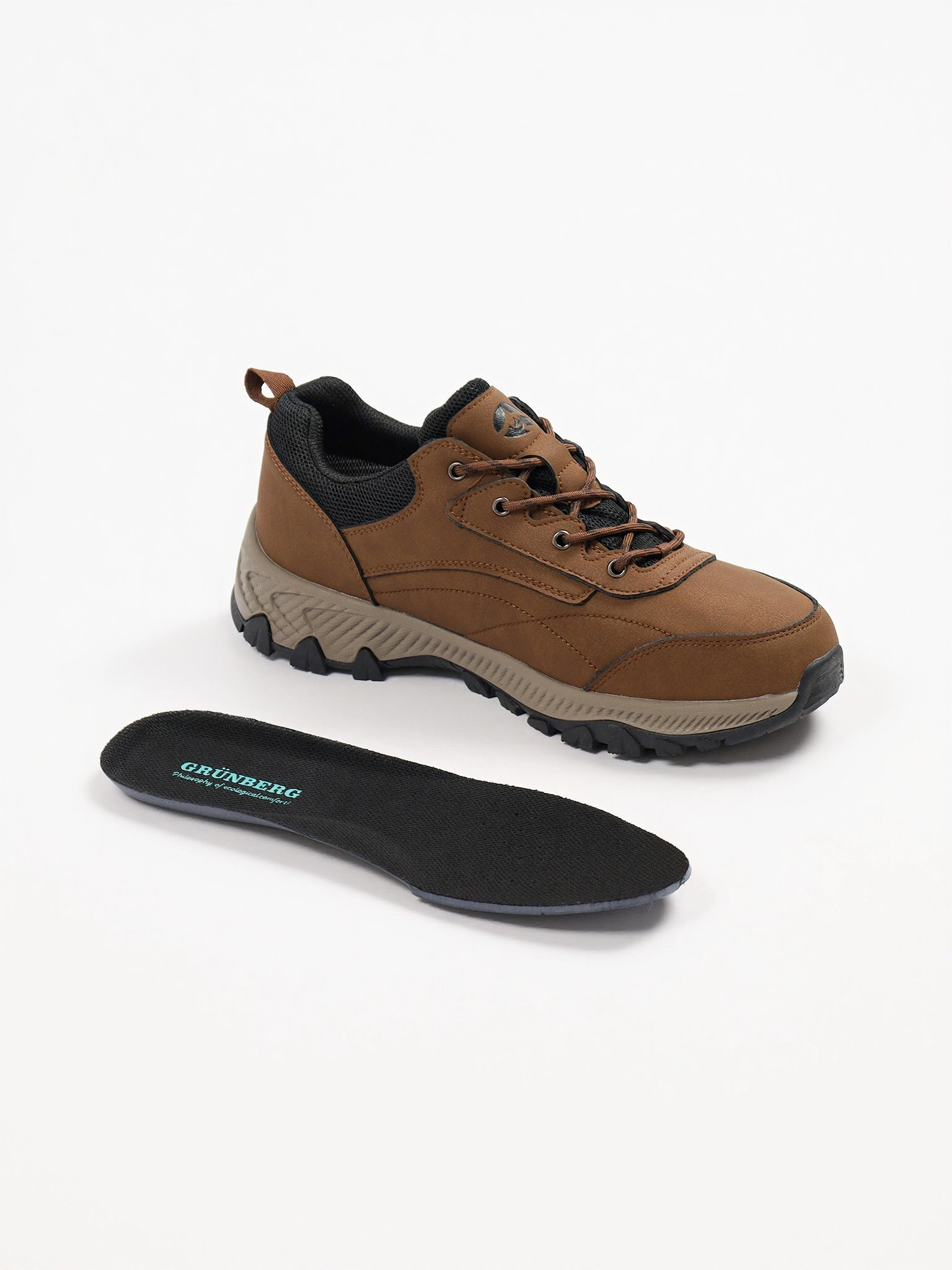 Кроссовки комбинированные коричневого цвета на рельефной подошве